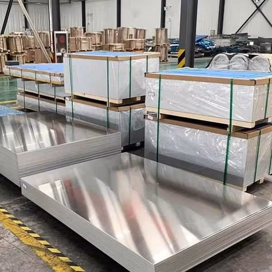Usine de plaques de transfert en alliage d'aluminium Feuille d'aluminium revêtue de couleur à carreaux en relief au diamant pour les matériaux de construction Feuilles d'aluminium argentées 1050